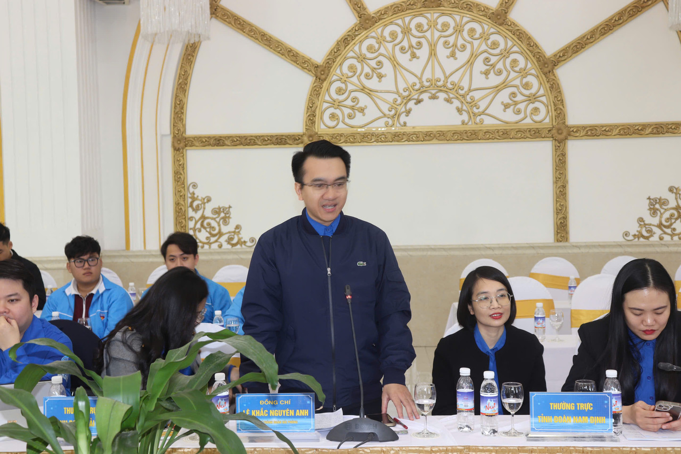 Đại diện lãnh đạo các tỉnh, thành Đoàn trong cụm phát biểu ý kiến tại hội nghị.