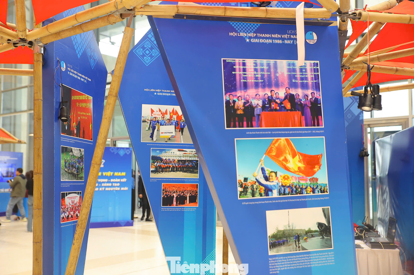 Không gian triển lãm tại Đại hội. Không gian triển lãm tại Đại hội.