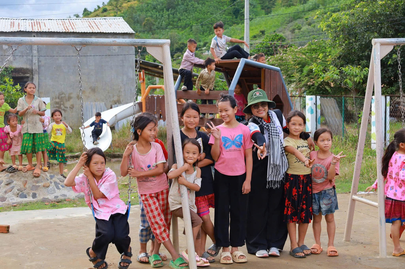 Diễm có ước mơ mang kiến thức và ngoại ngữ trở về giúp ích cho quê hương, đóng góp vào sự phát triển của cộng đồng dân tộc mình.