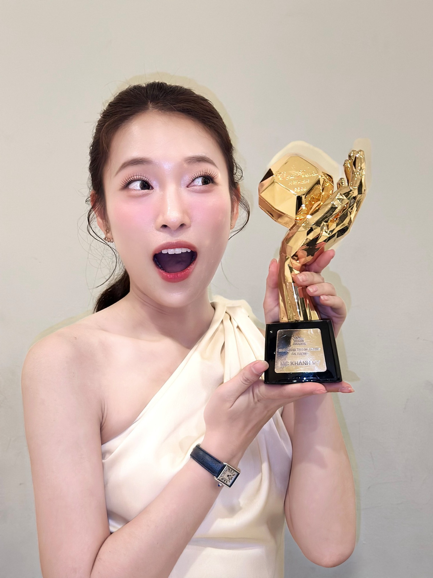 Hiện tại, Khánh Vy có khoảng 3 triệu người theo dõi trên kênh YouTube, 3 triệu người theo dõi trên Facebook.