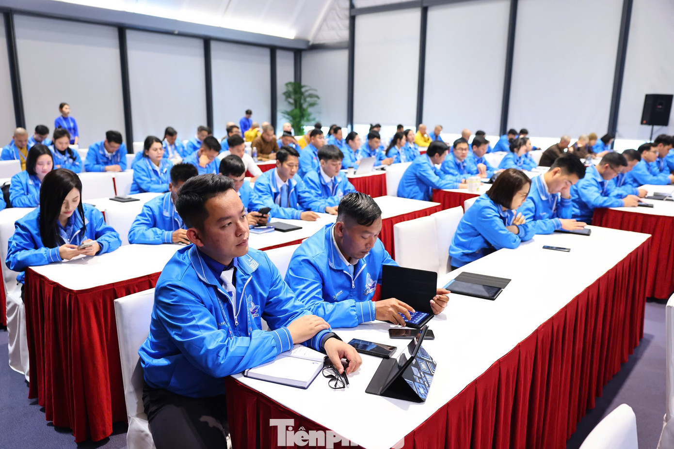 Các đại biểu tham dự tổ thảo luận số 6. Các đại biểu tham dự tổ thảo luận số 6.