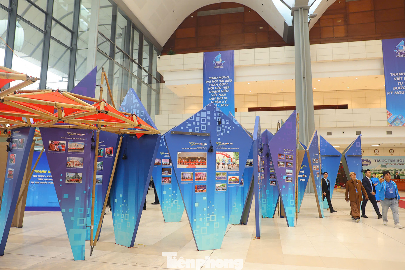 Không gian triển lãm tại Đại hội. Không gian triển lãm tại Đại hội.