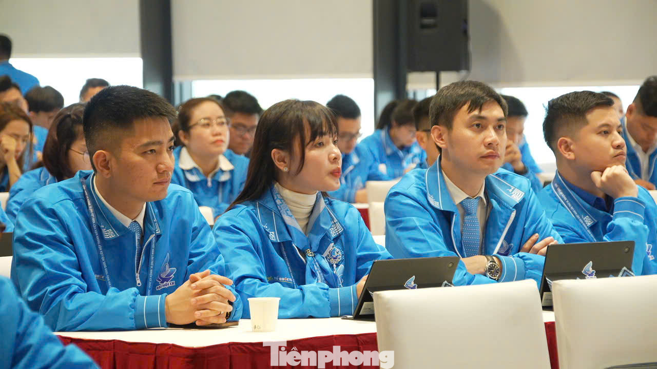 Các đại biểu tham dự tổ thảo luận số 5. Các đại biểu tham dự tổ thảo luận số 5.