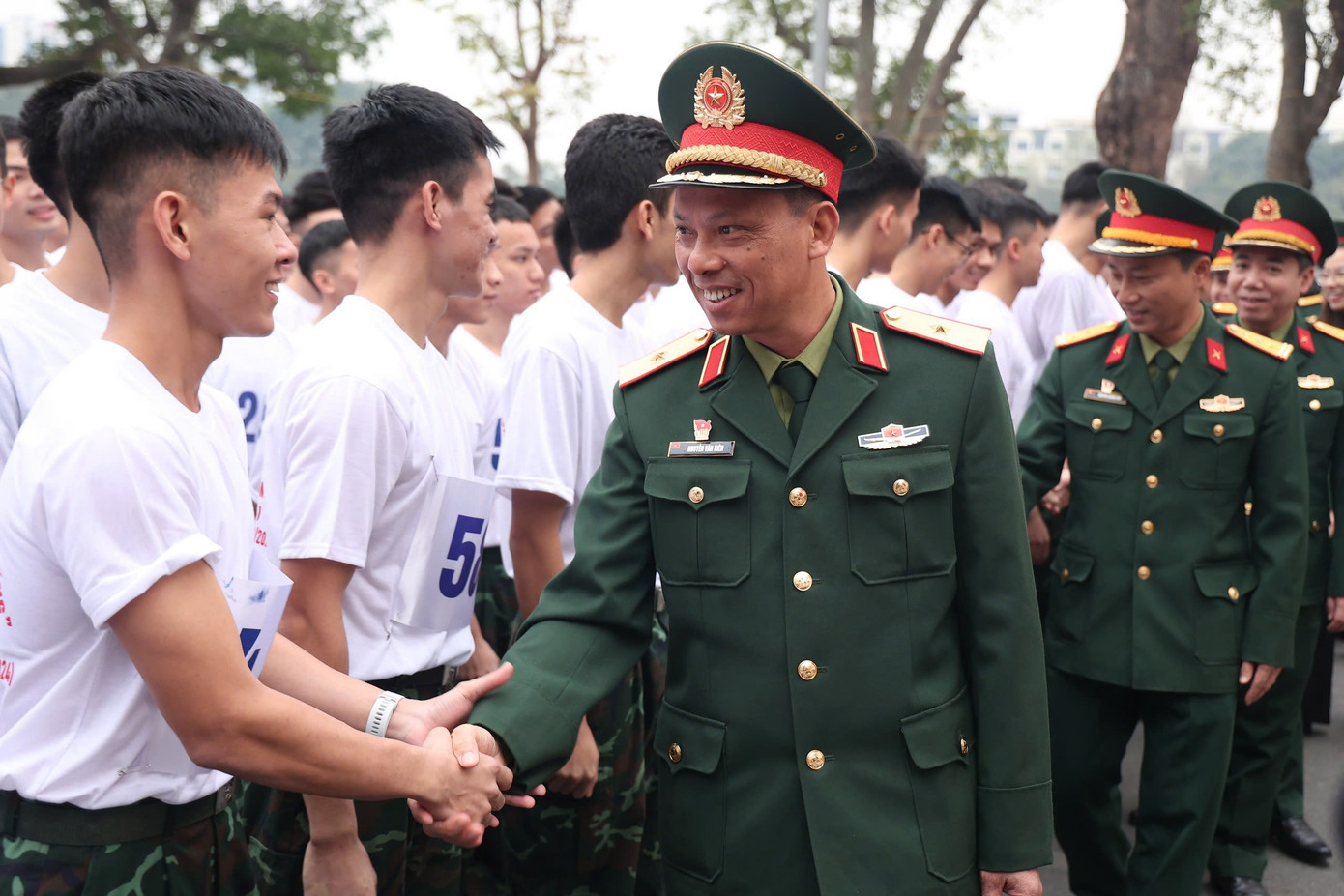 Giải chạy “Tiếp lửa truyền thống” là một hoạt động hết sức ý nghĩa của tuổi trẻ nằm trong chuỗi những sự kiện đặc biệt chào mừng kỷ niệm 80 năm Ngày thành lập Quân đội nhân dân Việt Nam và 35 năm Ngày hội Quốc phòng toàn dân.