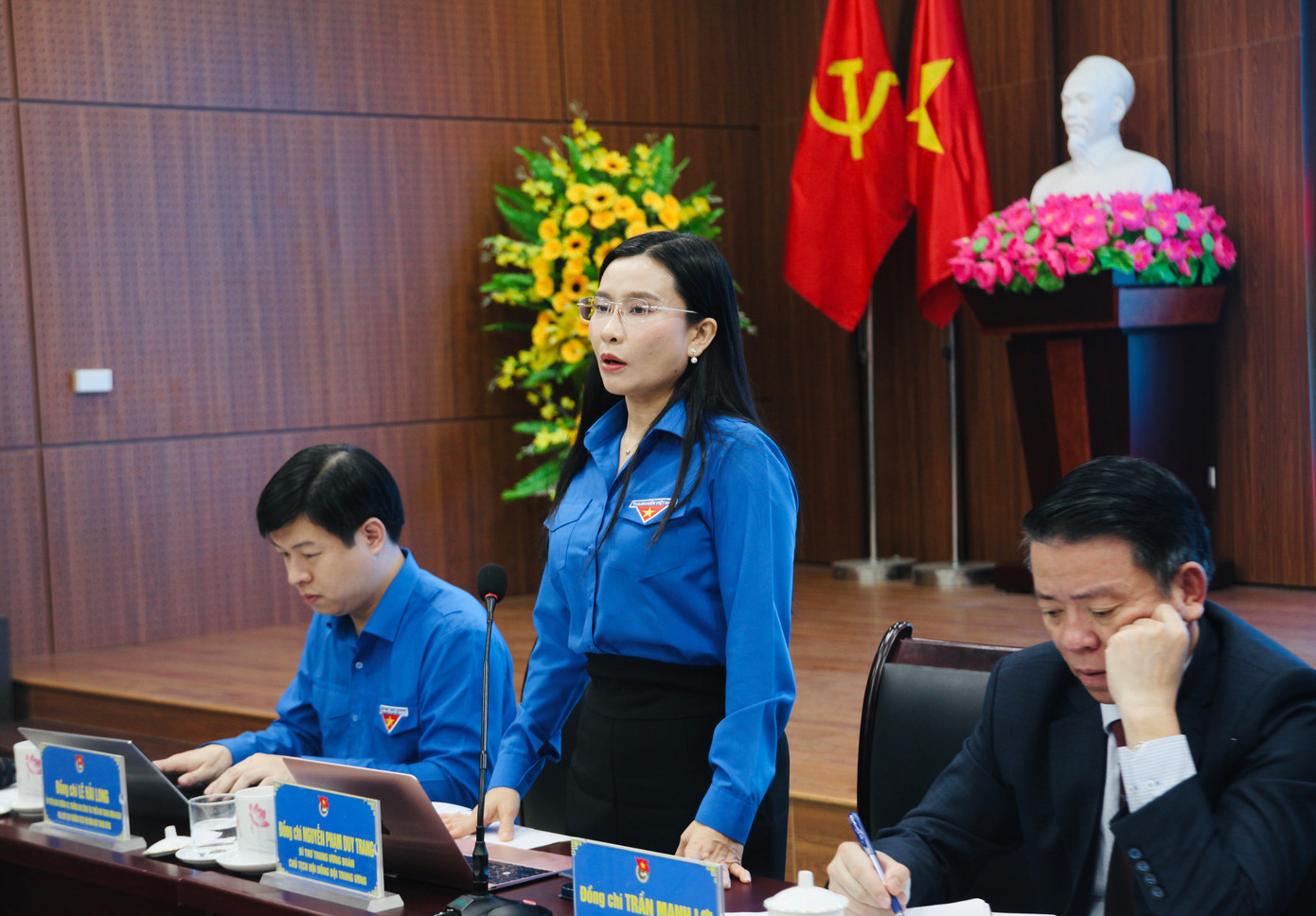 Chị Nguyễn Phạm Duy Trang - Bí thư Trung ương Đoàn, Chủ tịch Hội đồng Đội Trung ương phát biểu tại hội nghị.