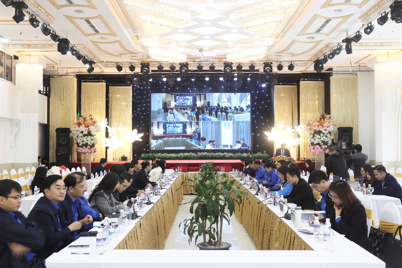 Hội nghị được tổ chức hình thức trực tiếp kết hợp trực tuyến.