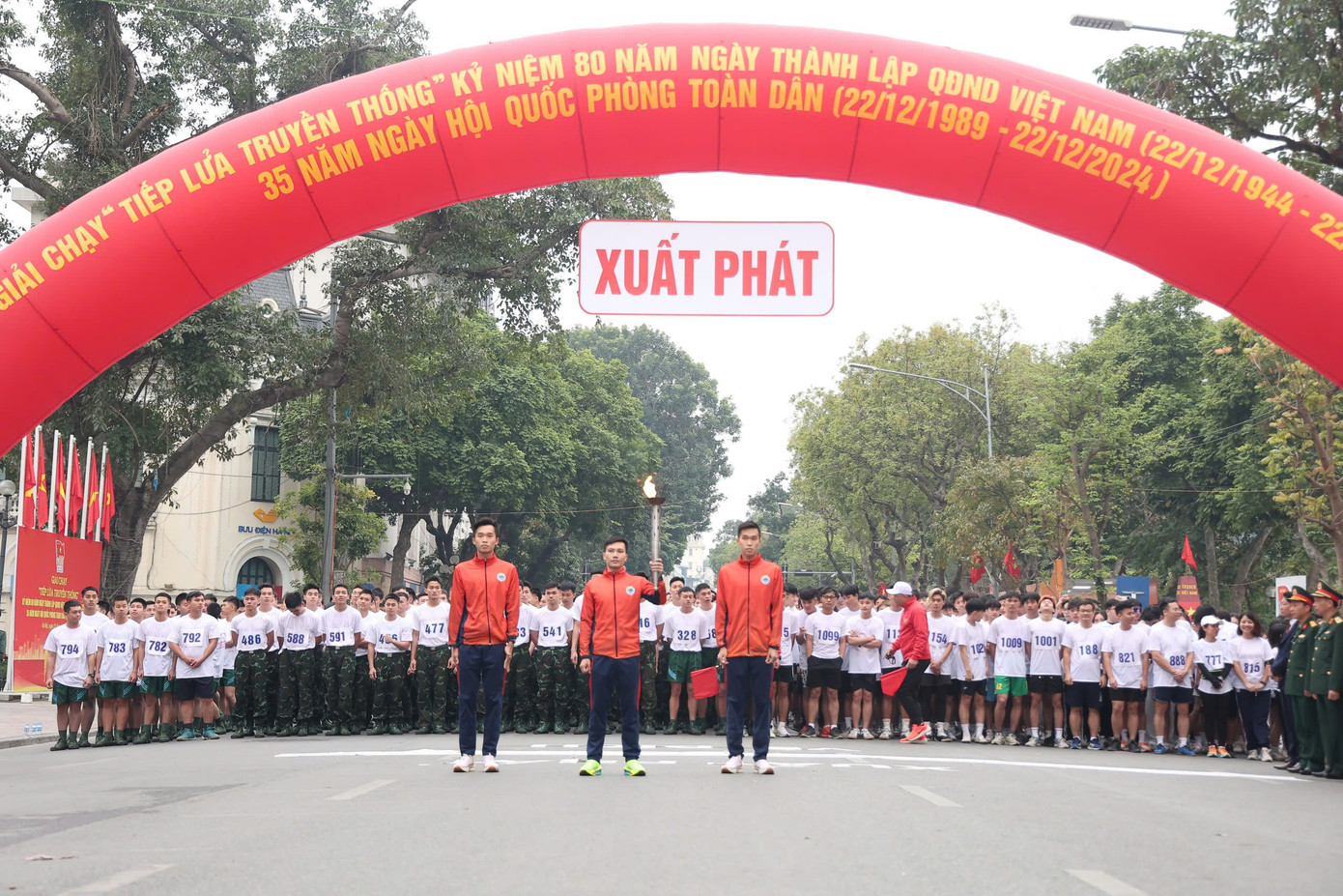 Giải chạy “Tiếp lửa truyền thống” là một hoạt động hết sức ý nghĩa của tuổi trẻ nằm trong chuỗi những sự kiện đặc biệt chào mừng kỷ niệm 80 năm Ngày thành lập Quân đội nhân dân Việt Nam và 35 năm Ngày hội Quốc phòng toàn dân.