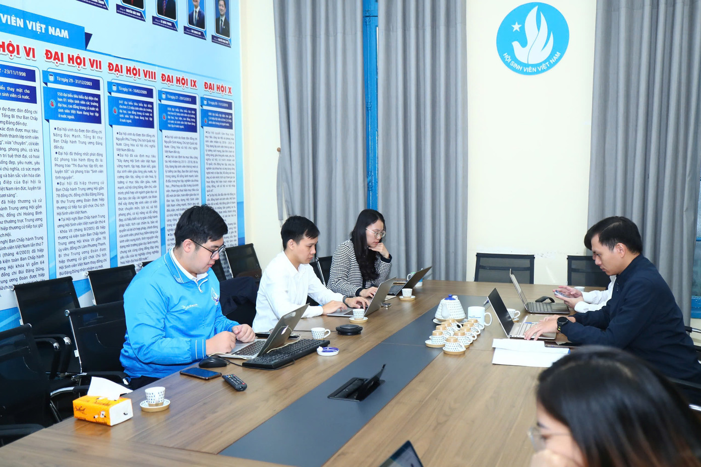 Hội nghị được tổ chức hình thức trực tiếp kết hợp trực tuyến.