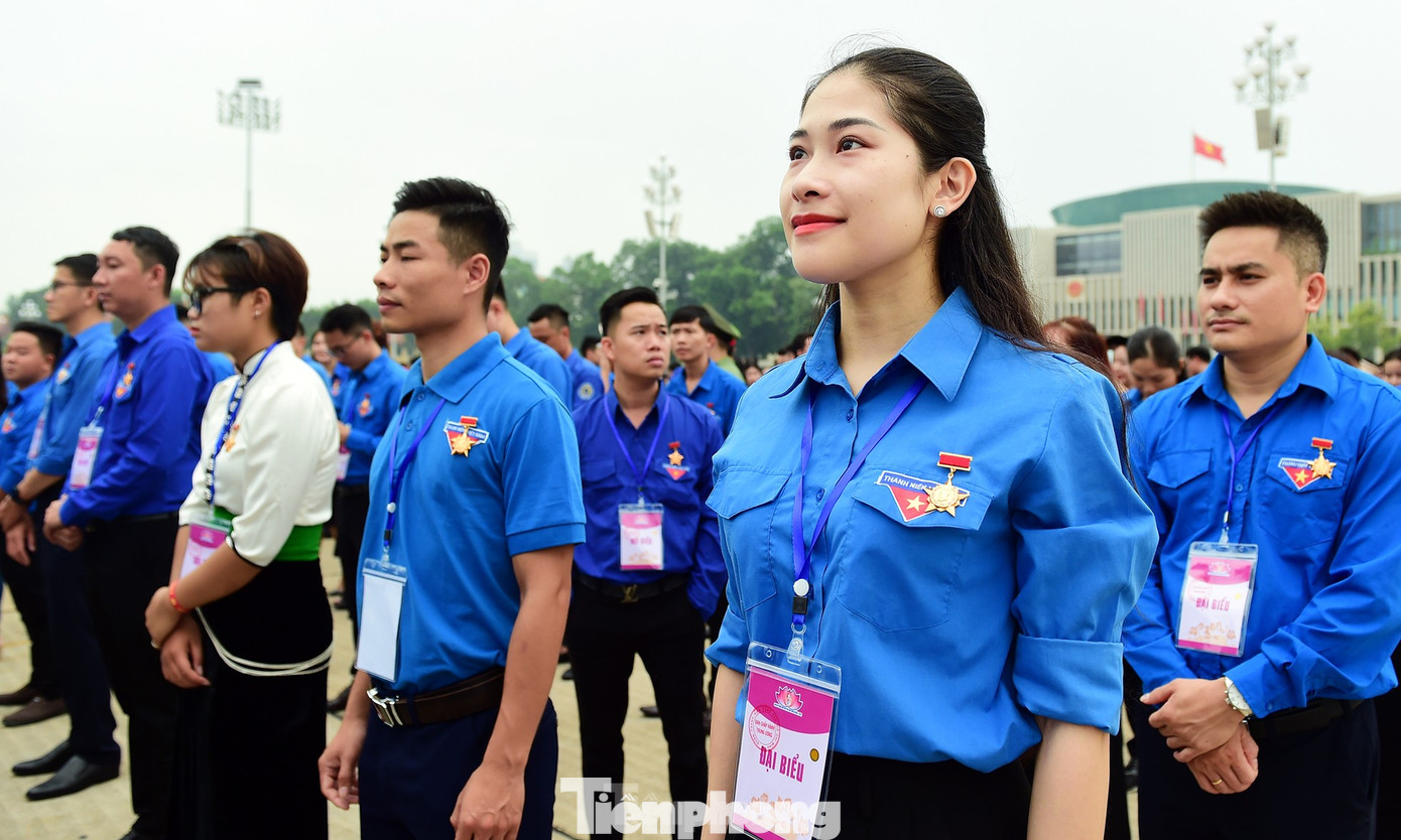 Các đại biểu vinh dự nhận Huy hiệu Thanh niên tiến làm theo lời Bác trong khuôn khổ Đại hội Thanh niên tiên tiến làm theo lời Bác toàn quốc lần thứ VII, năm 2023. Ảnh: Xuân Tùng Các đại biểu vinh dự nhận Huy hiệu Thanh niên tiến làm theo lời Bác trong khuôn khổ Đại hội Thanh niên tiên tiến làm theo lời Bác toàn quốc lần thứ VII, năm 2023. Ảnh: Xuân Tùng