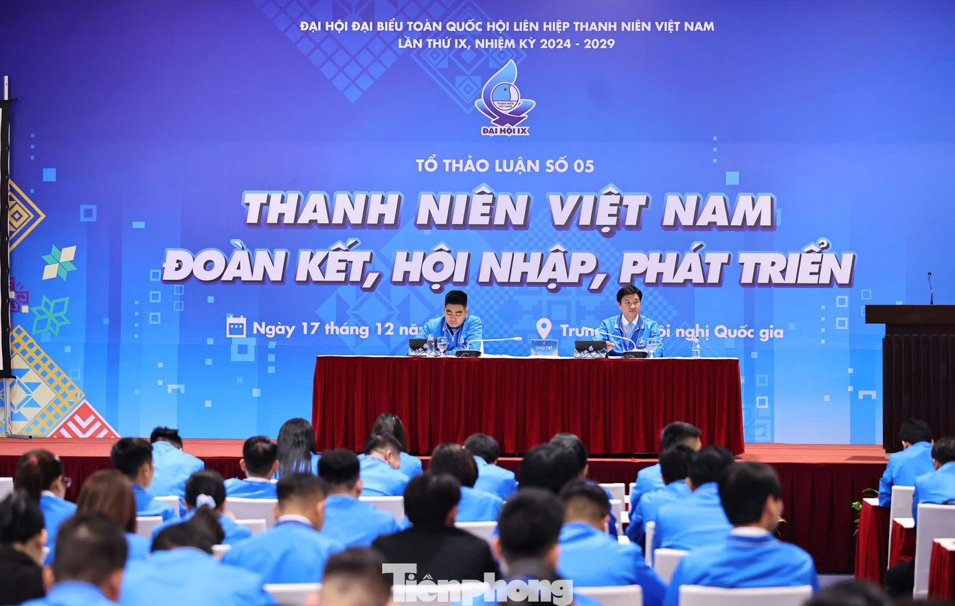 Toàn cảnh tổ thảo luận số 5. Toàn cảnh tổ thảo luận số 5.