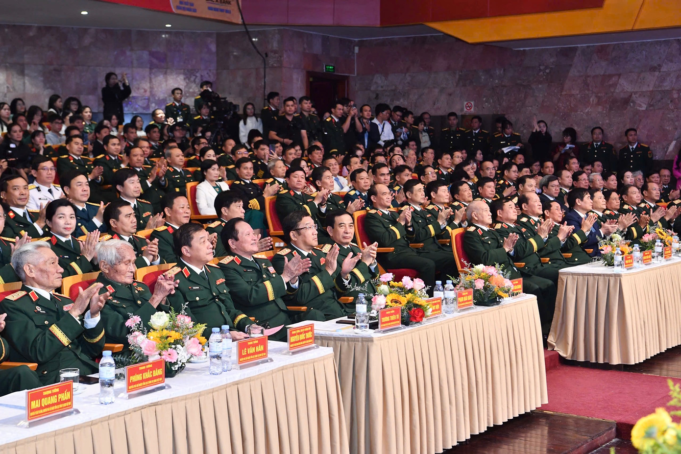 Các đại biểu tham dự chương trình. Các đại biểu tham dự chương trình.