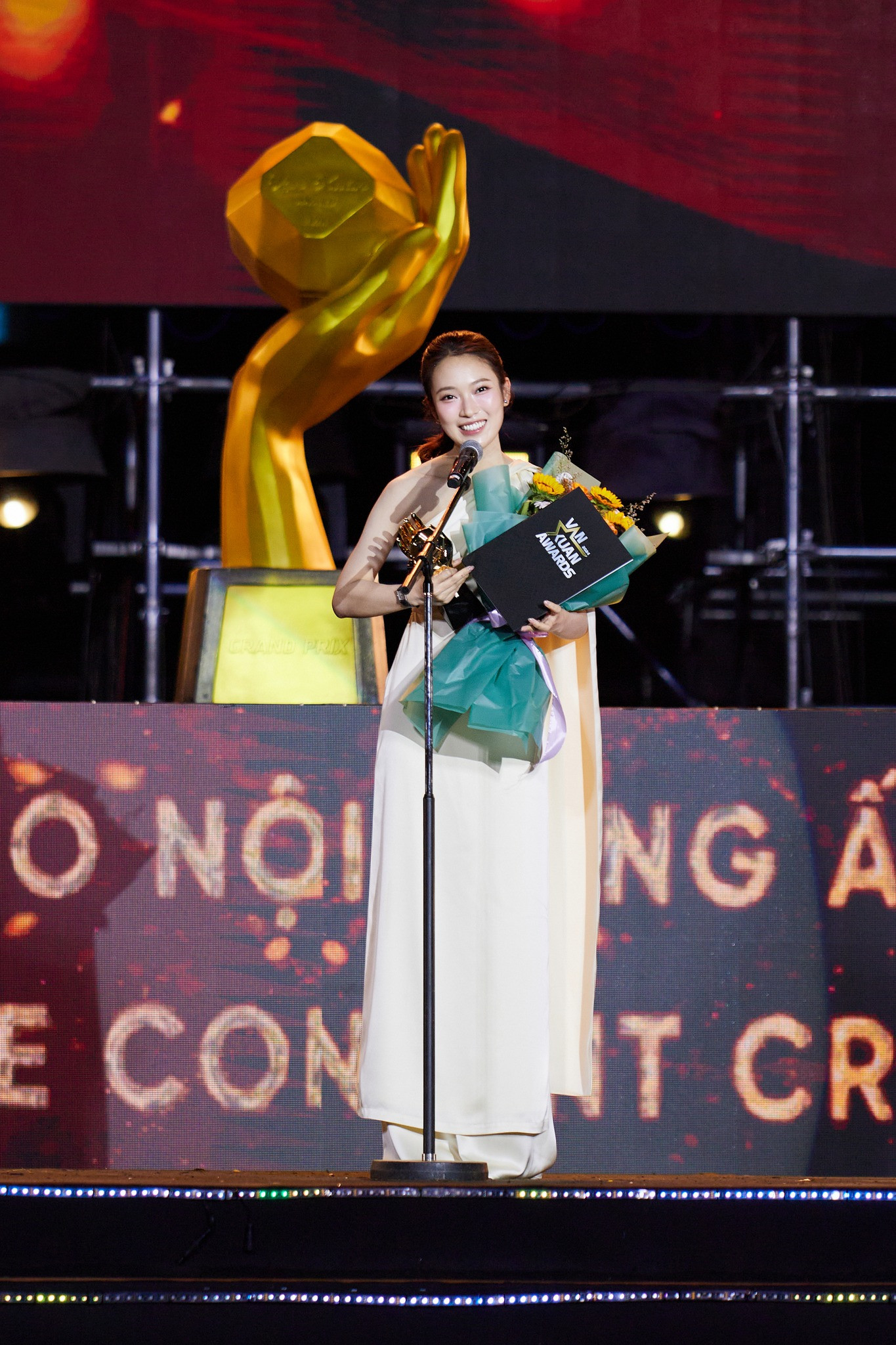 MC Khánh Vy tại Lễ vinh danh Giải thưởng Quảng cáo Sáng tạo Việt Nam 2024.