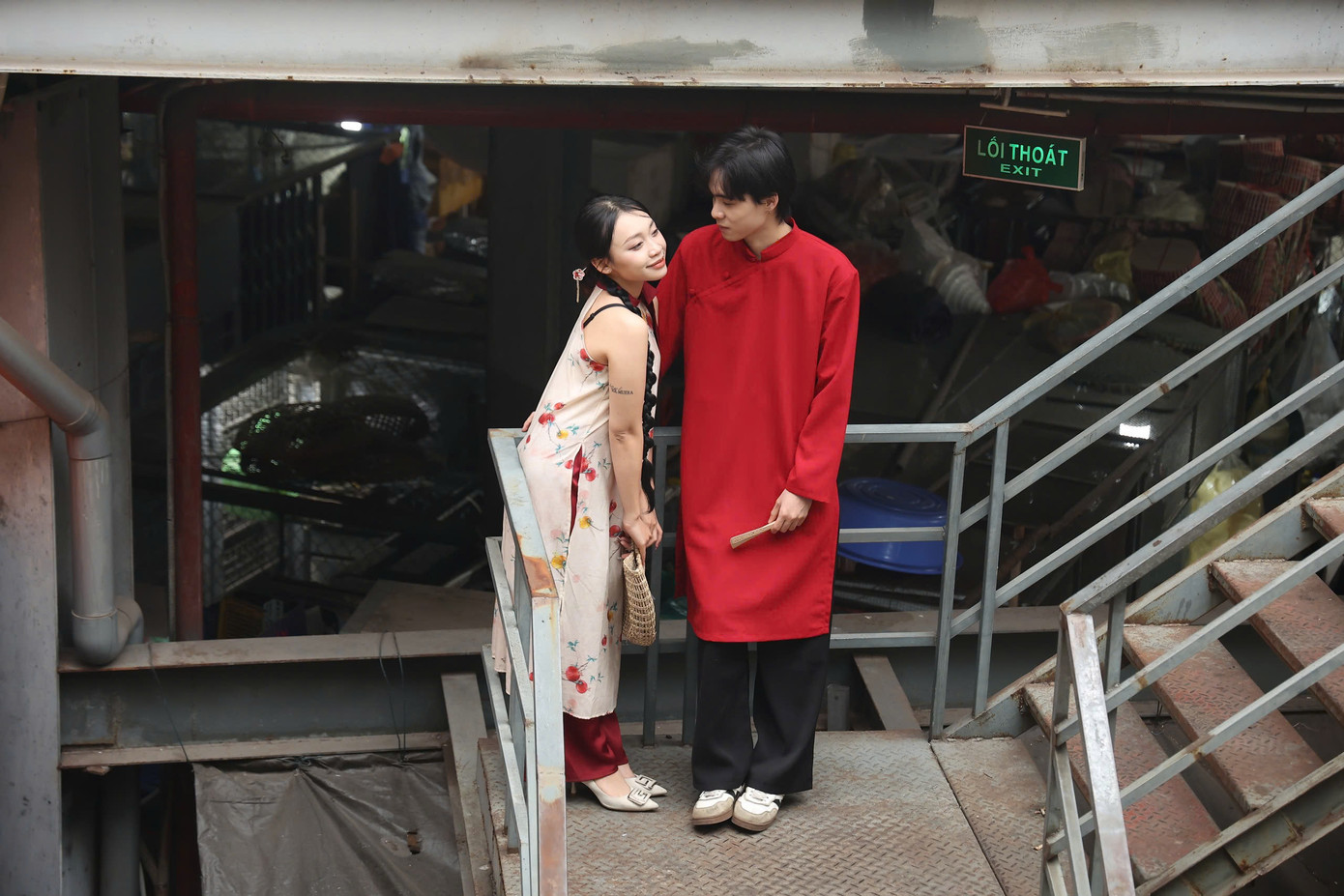 Hà và các bạn xúng xính, lưu giữ khoảnh khắc đẹp trong bộ áo dài Tết. Ảnh: Hoàng Ngọc Hà và các bạn xúng xính, lưu giữ khoảnh khắc đẹp trong bộ áo dài Tết. Ảnh: Hoàng Ngọc