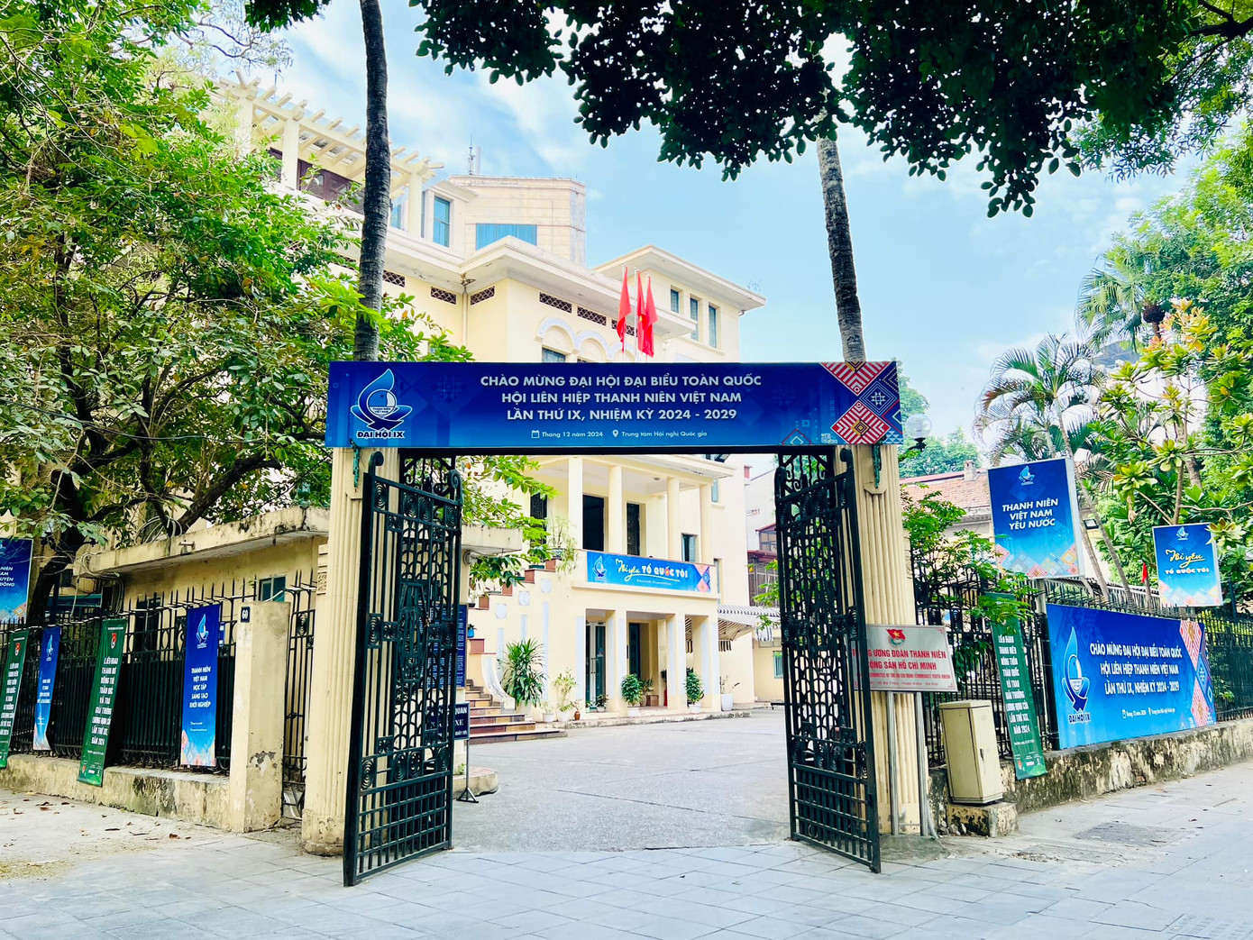 Đại hội đại biểu toàn quốc Hội LHTN Việt Nam lần thứ IX được T.Ư Hội LHTN Việt Nam hướng tới mở rộng mặt trận đoàn kết, tập hợp các tầng lớp thanh niên Việt Nam. Tạo môi trường, điều kiện học tập, rèn luyện, lao động, giải trí để thanh niên phát triển lành mạnh, toàn diện, hài hòa cả về trí tuệ, thể chất và thẩm mỹ.