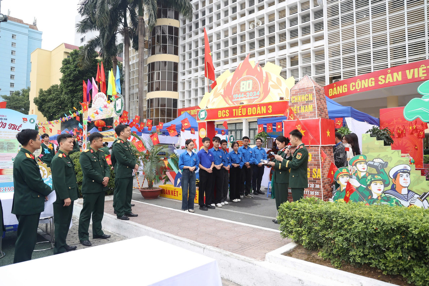 Ngày hội là dịp để các chiến sĩ, học viên Học viện Kỹ thuật Quân sự kết nối, giao lưu, học hỏi, gắn kết với nhau. Ảnh: Hoàng Ngọc