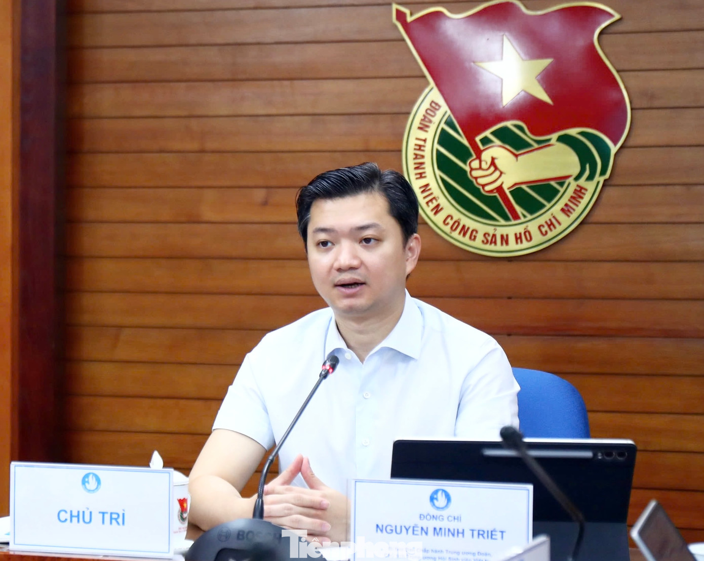 Anh Nguyễn Minh Triết - Bí thư T.Ư Đoàn, Chủ tịch T.Ư Hội SVVN chủ trì phiên họp.