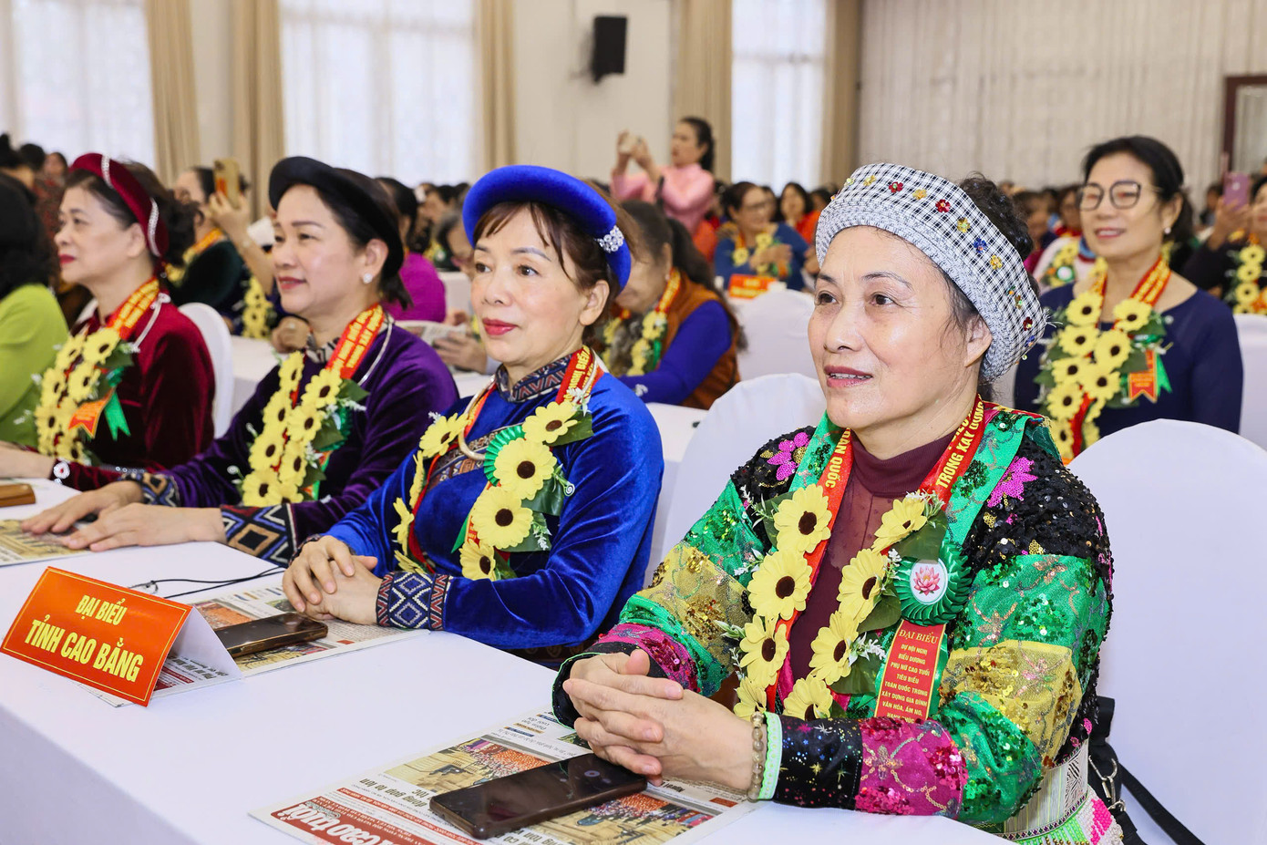 Các đại biểu tham dự Hội nghị biểu dương phụ nữ cao tuổi tiêu biểu toàn quốc trong xây dựng gia đình văn hóa, ấm no, hạnh phúc.