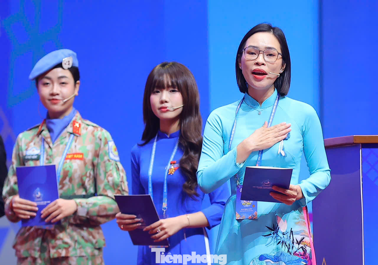 TS. Lê Mộng Huyền - Ủy viên Ủy ban Hội Liên hiệp thanh niên Việt Nam tỉnh Bình Định tham luận tại Đại hội.