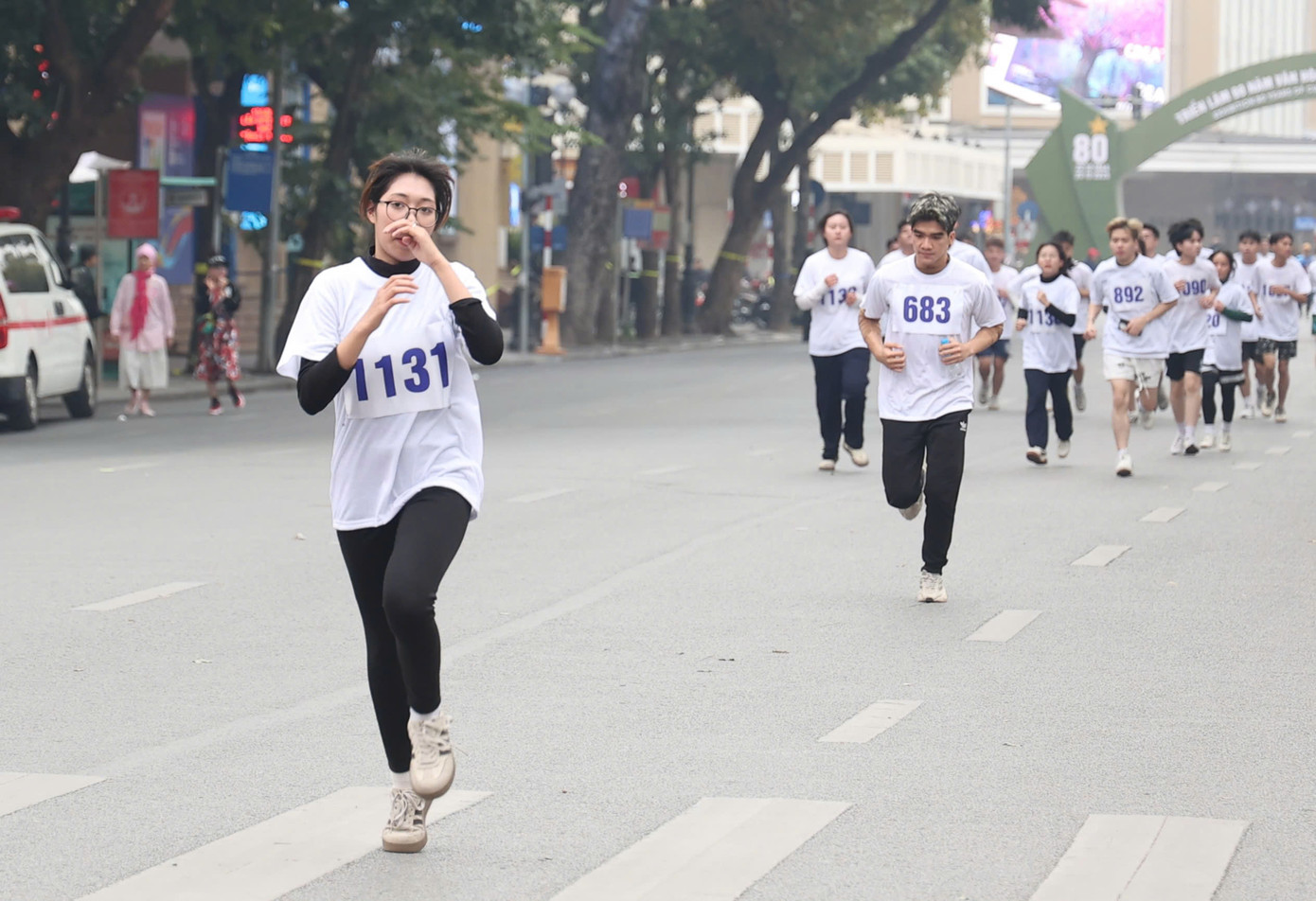 Các vận động viên tham gia giải chạy.