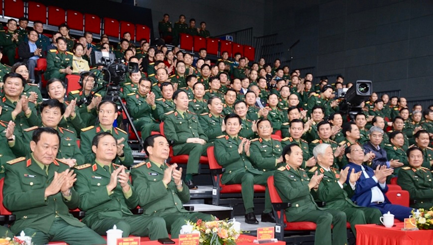 Các đại biểu tham dự chương trình giao lưu chính luận nghệ thuật “Sáng mãi niềm tin”.