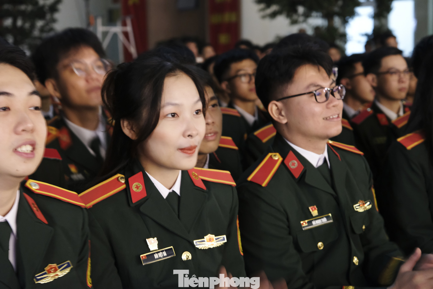 Dạ hội “Sắt son một niềm tin” là hoạt động nhằm tuyên truyền, giáo dục truyền thống của Quân đội nhân dân Việt Nam anh hùng cho cán bộ, nhân viên, học viên, chiến sĩ và người lao động phấn đấu vươn lên trong học tập, công tác, hoàn thành xuất sắc mọi nhiệm vụ được giao. Dạ hội “Sắt son một niềm tin” là hoạt động nhằm tuyên truyền, giáo dục truyền thống của Quân đội nhân dân Việt Nam anh hùng cho cán bộ, nhân viên, học viên, chiến sĩ và người lao động phấn đấu vươn lên trong học tập, công tác, hoàn thành xuất sắc mọi nhiệm vụ được giao.