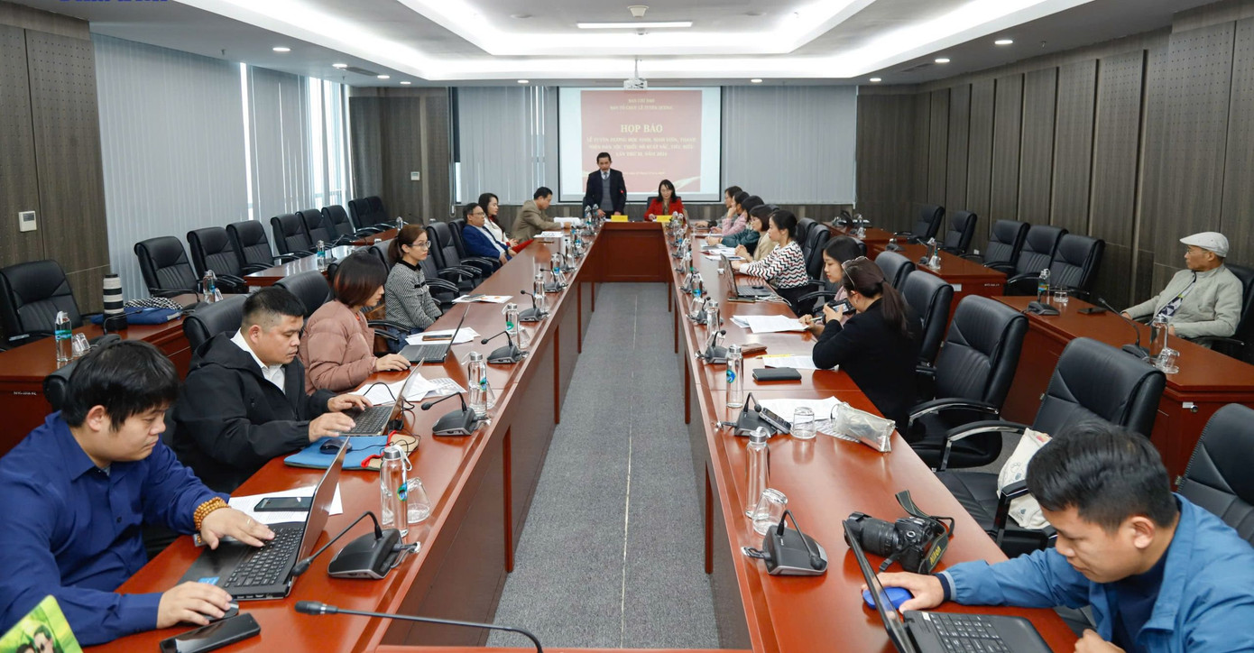 Toàn cảnh buổi họp báo.