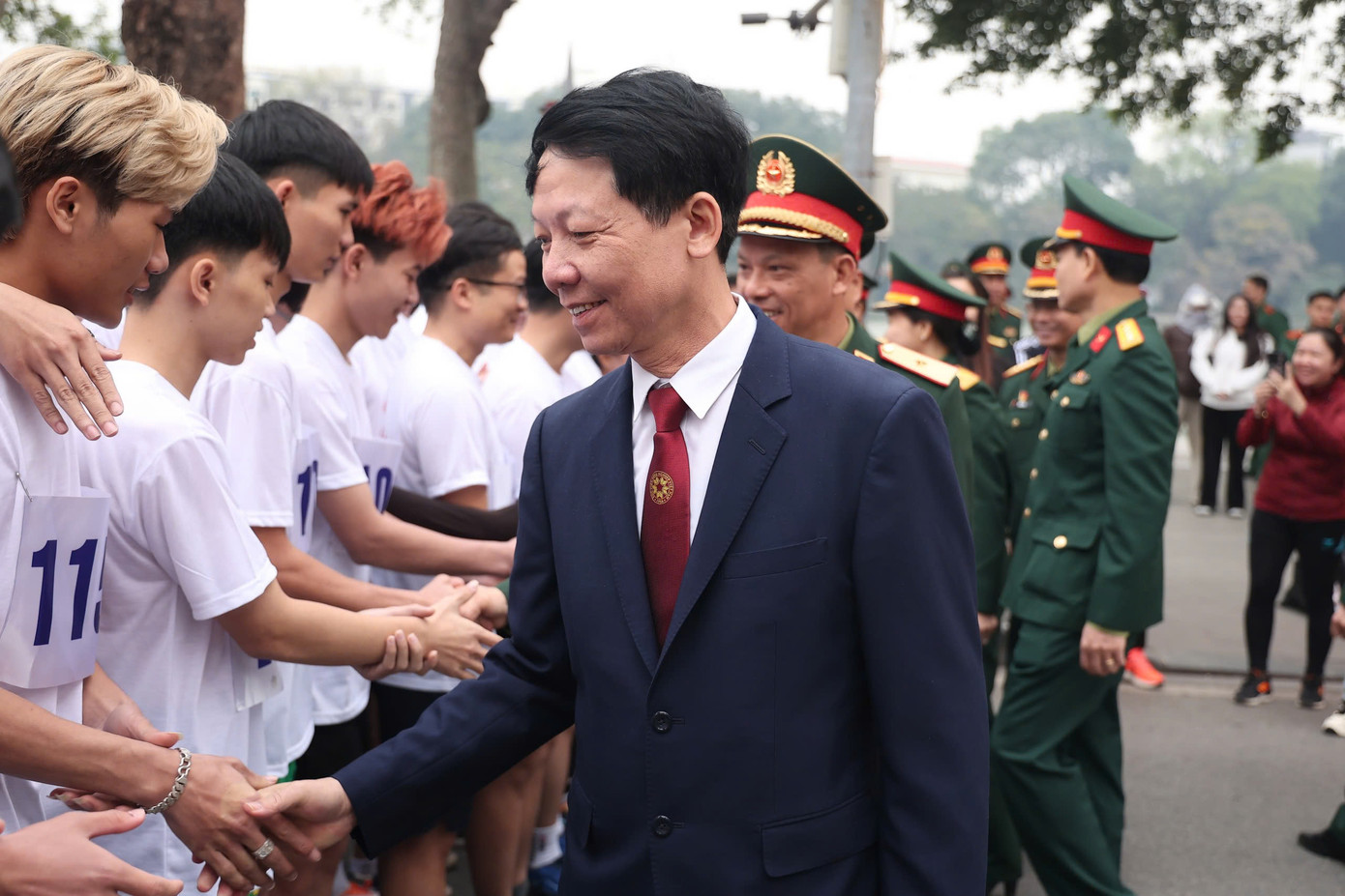 Giải chạy “Tiếp lửa truyền thống” là một hoạt động hết sức ý nghĩa của tuổi trẻ nằm trong chuỗi những sự kiện đặc biệt chào mừng kỷ niệm 80 năm Ngày thành lập Quân đội nhân dân Việt Nam và 35 năm Ngày hội Quốc phòng toàn dân.