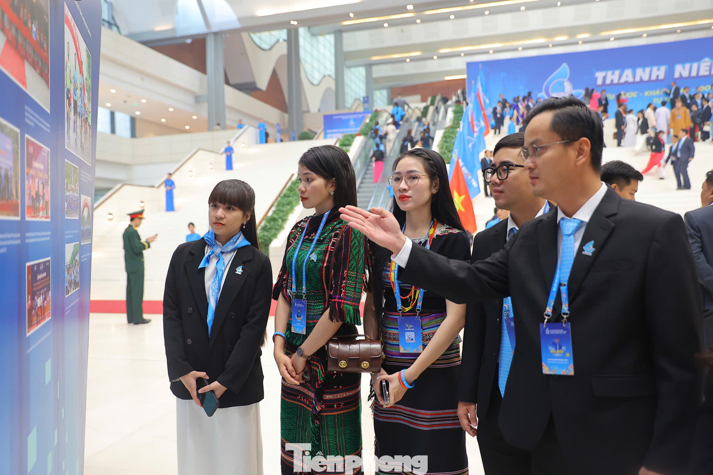 Khu vực "Tôi yêu Tổ quốc tôi" thể hiện kết quả hoạt động của Hội LHTN Việt Nam trong nhiệm kỳ qua với 5 nội hàm của phong trào “Tôi yêu Tổ quốc tôi”. Khu vực "Tôi yêu Tổ quốc tôi" thể hiện kết quả hoạt động của Hội LHTN Việt Nam trong nhiệm kỳ qua với 5 nội hàm của phong trào “Tôi yêu Tổ quốc tôi”.