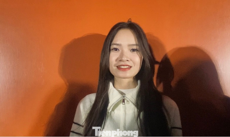 Bạn Trần Thu Hà - sinh viên năm 4 của Học viện Tài chính check-in tại concert Dốc Mộng Mơ được tổ chức tại Hà Nội vừa qua. Ảnh: Diệu Nhi