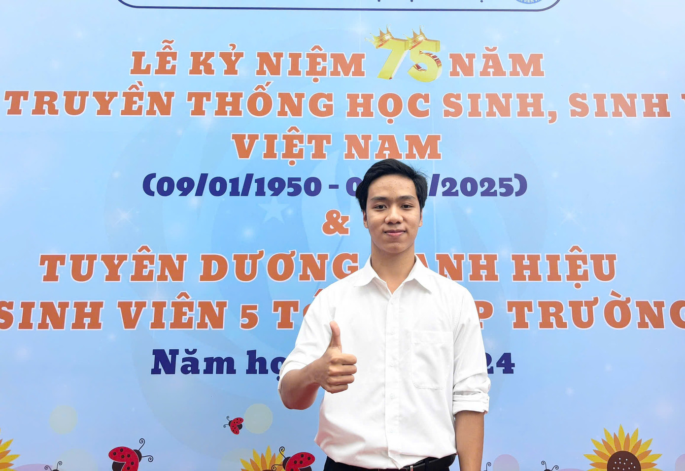 Lê Hoàng Nhân - sinh viên năm 4, Trường Đại học Sư phạm, Đại học Đà Nẵng. Lê Hoàng Nhân - sinh viên năm 4, Trường Đại học Sư phạm, Đại học Đà Nẵng.