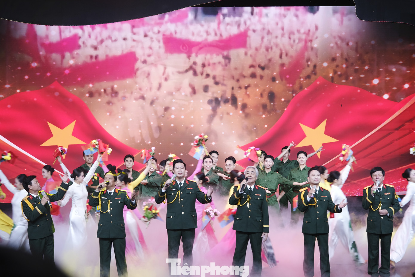 Tiết mục biểu diễn "Đất nước trọn niềm vui". Ảnh: Châu Linh