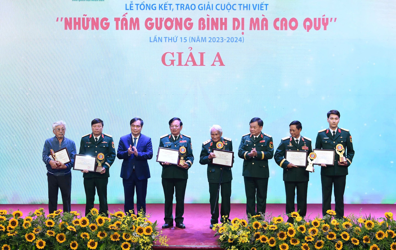 Các tác giả, nhóm tác giả, và nhân vật nhận giải A của cuộc thi. Các tác giả, nhóm tác giả, và nhân vật nhận giải A của cuộc thi.