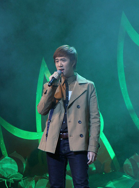 Nam ca sĩ Việt Tiptop