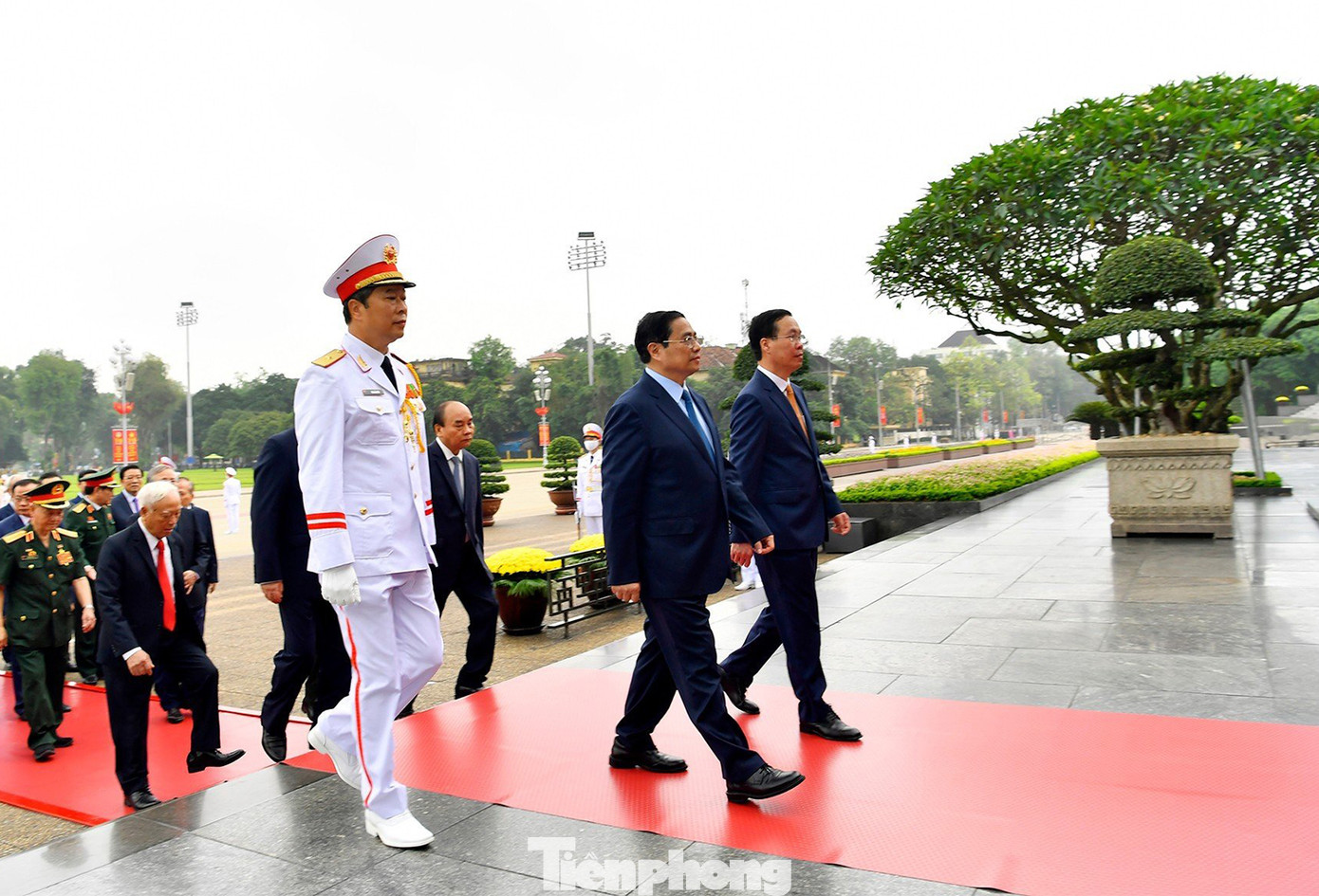 Các lãnh đạo, nguyên lãnh đạo Đảng, Nhà nước vào Lăng viếng Chủ tịch Hồ Chí Minh.