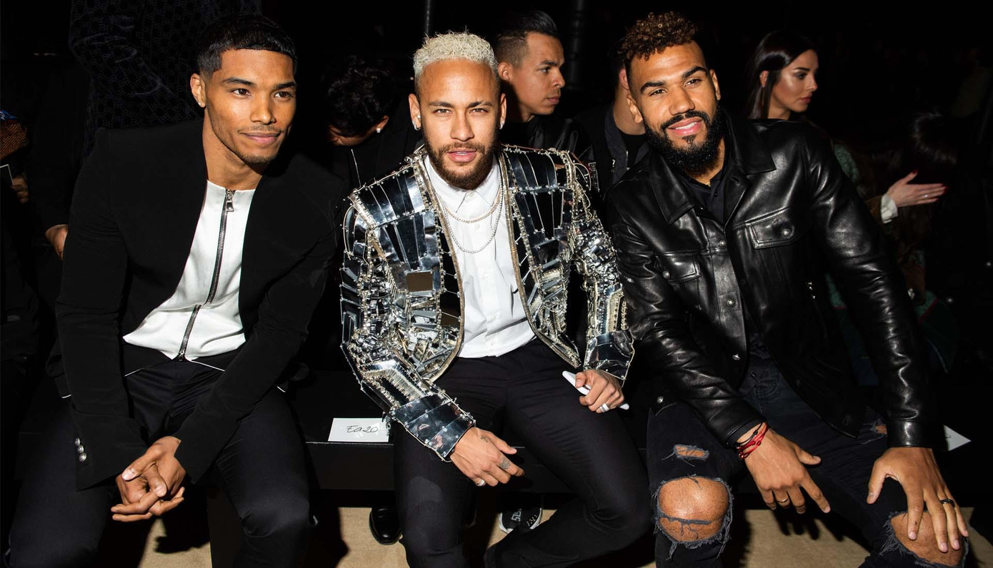 Neymar dự show diễn của Balmain Neymar dự show diễn của Balmain