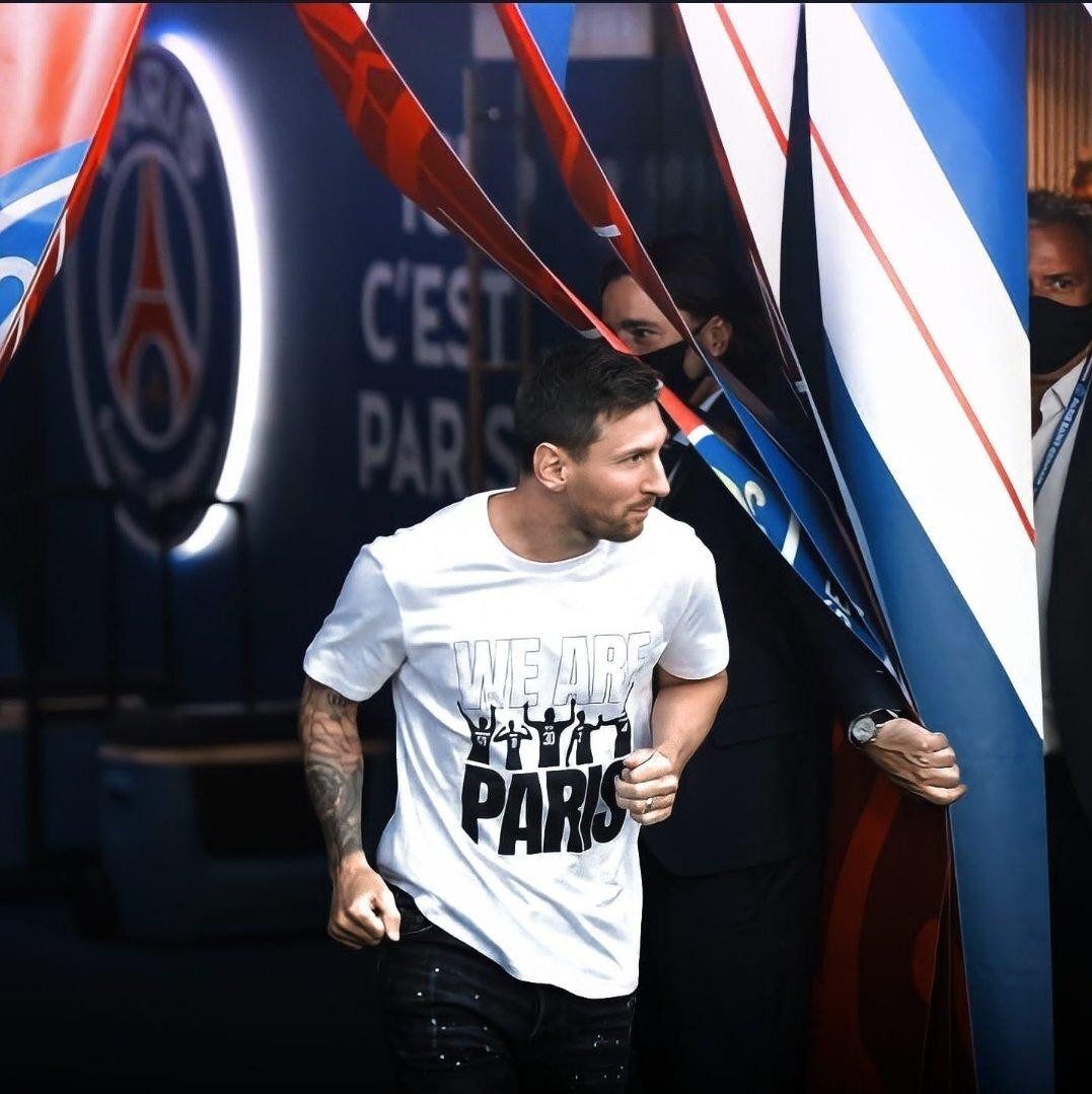 Người hâm mộ mong chờ trận đấu đầu tiên của Mesi trong màu áo PSG.