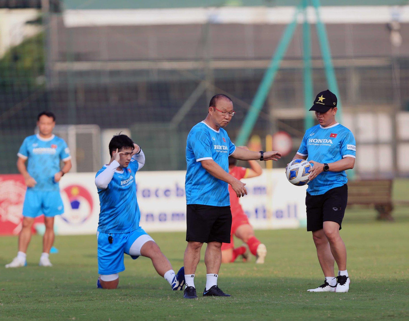 Sau một ngày nghỉ hồi phục, chiều 21/8, đội tuyển Việt Nam đã trở lại sân tập để tiếp tục chuẩn bị cho lượt trận đầu tiên của vòng loại cuối World Cup 2022 khu vực châu Á, gặp Saudi Arabia.