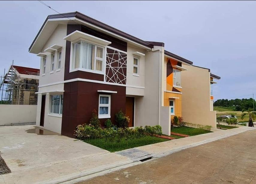 Hôm nay, Uỷ ban Thể thao Philippines (PSC) cho biết hai trong số bốn ngôi nhà này đã được xây dựng hoàn thiện với đầy đủ tiện nghi và sẽ bàn giao lại cho các VĐV thời gian tới. “Như lời hứa của Tổng thống Rodrigo Duterte, 4 VĐV đoạt huy chương Olympic sẽ được trao tặng nhà riêng ở các địa phương tương ứng”, thông báo của PSC cho biết.