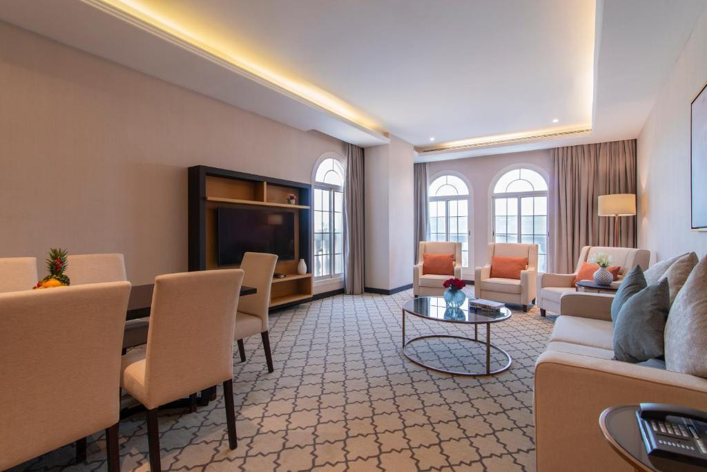 Các cán bộ của VFF sẽ đến Saudi Arabia trước một ngày để làm công tác tiền trạm. Điều kiện ăn ở, tập luyện sẽ được rà soát trước khi ĐT Việt Nam đặt chân đến thành phố Riyadh vào ngày 27/8. Các cán bộ của VFF sẽ đến Saudi Arabia trước một ngày để làm công tác tiền trạm. Điều kiện ăn ở, tập luyện sẽ được rà soát trước khi ĐT Việt Nam đặt chân đến thành phố Riyadh vào ngày 27/8.