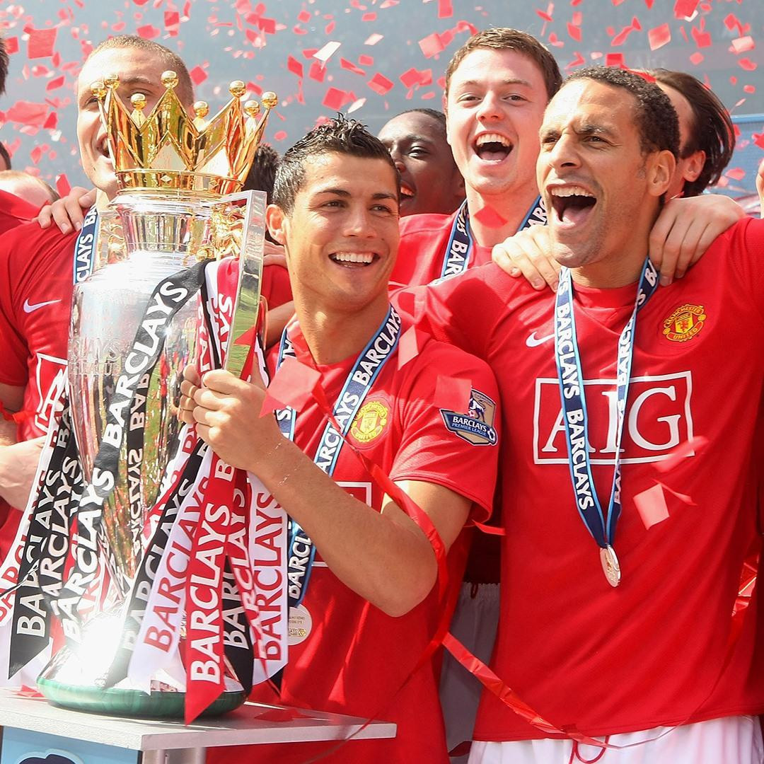 M.U là bệ phóng giúp Ronaldo vụt sáng trở thành ngôi sao hàng đầu thế giới. M.U là bệ phóng giúp Ronaldo vụt sáng trở thành ngôi sao hàng đầu thế giới.