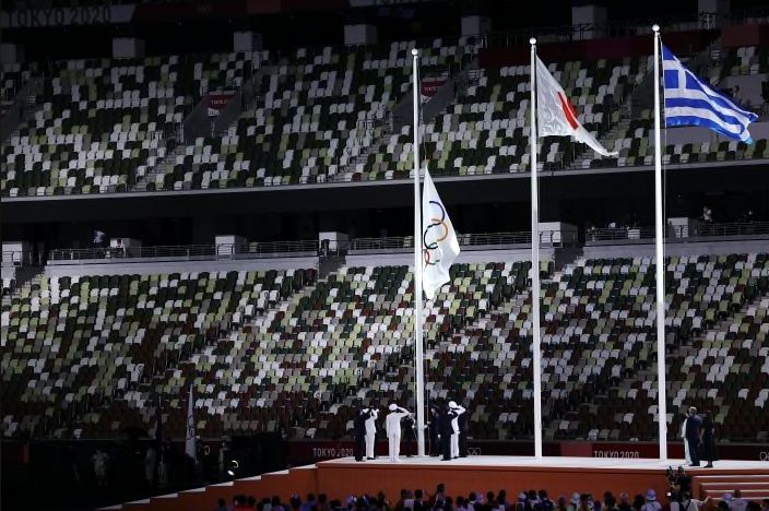 Với chủ đề của Lễ bế mạc là &quot;Worlds We Share&quot;, ban tổ chức (BTC) đã nêu cao tinh thần Olympic và thể hiện ý tưởng rằng &quot;mỗi người đều sống trong thế giới của riêng mình. Chúng ta sẽ chia sẻ điều đó, cùng nhau đoàn kết lại, cùng vượt qua khó khăn&quot;.