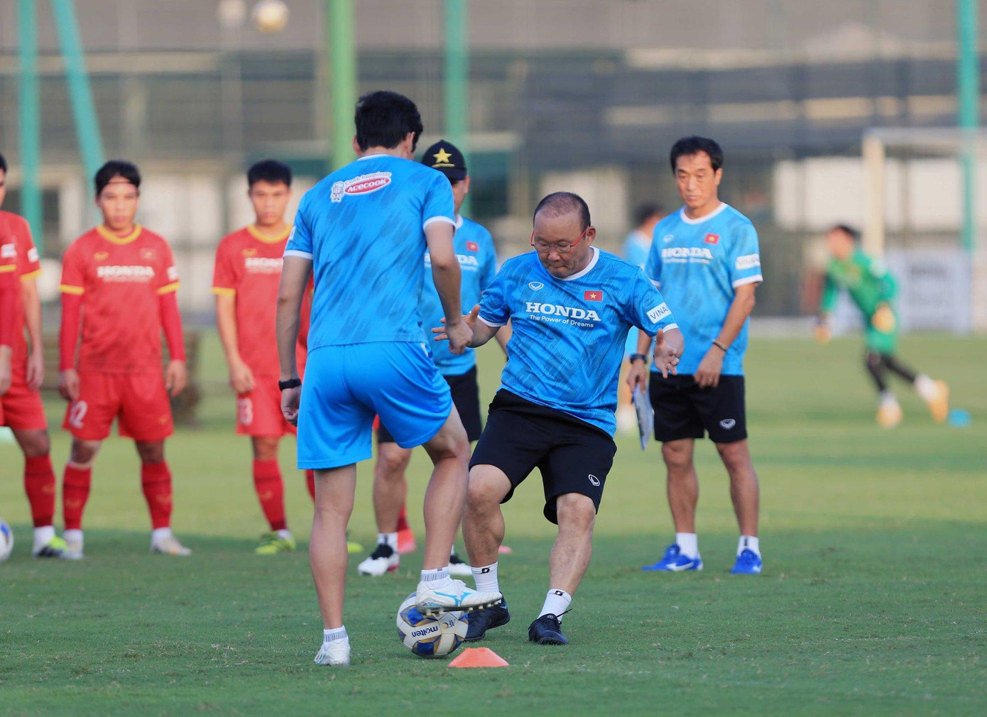 Nhà cầm quân người Hàn Quốc muốn gia tăng sự kết dính trong lối chơi của ĐT Việt Nam.