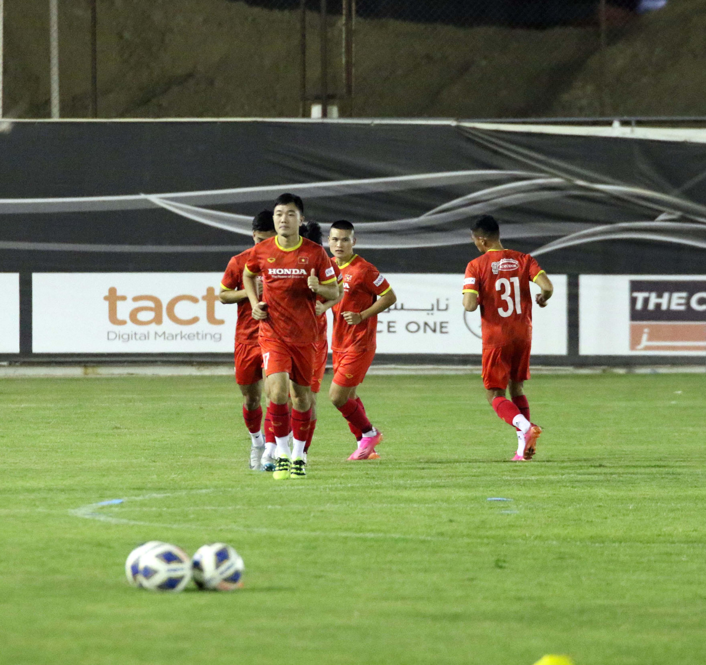 Tất cả đều vượt qua bài test về thể lực lẫn khả năng vận động với cường độ cao trong phần chia đội hình thi đấu đối kháng, giống như một trận đấu thật sự.