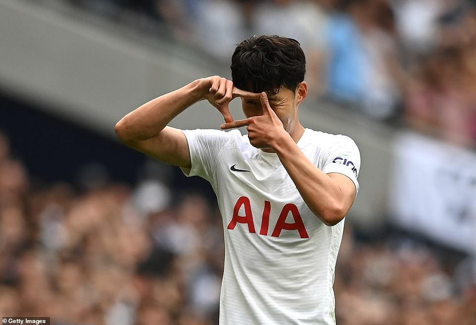 Son Heung-min ăn mừng bàn thắng vào lưới Man City