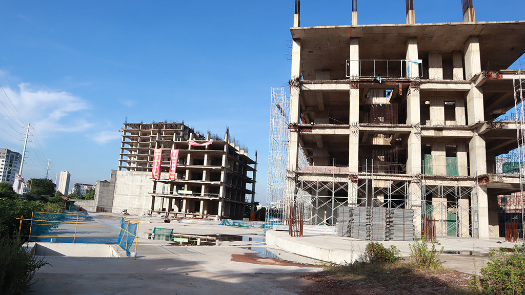 Dự án Usilk City do Công ty Cổ phần Sông Đà - Thăng Long làm chủ đầu tư bỏ hoang cả thập kỷ.