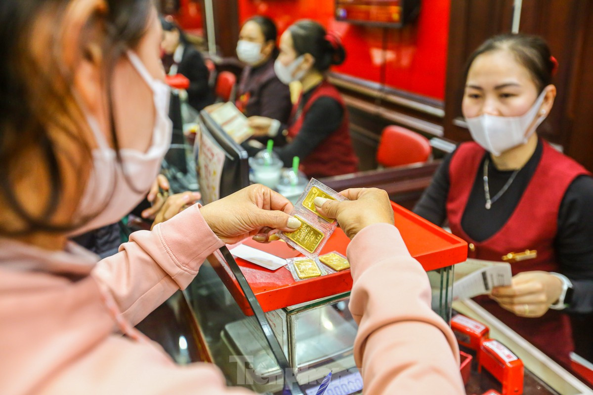 Cuối năm 2023 có thời điểm, giá vàng miếng SJC lên mốc trên 80 triệu đồng/lượng. Cuối năm 2023 có thời điểm, giá vàng miếng SJC lên mốc trên 80 triệu đồng/lượng.