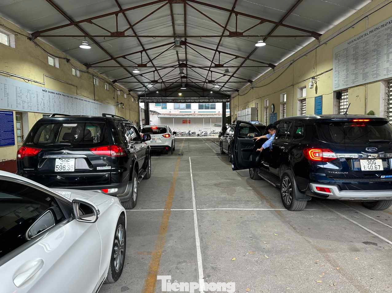 Cục Đăng kiểm Việt Nam khuyến cáo người dân chủ động bảo dưỡng, sửa chữa trước khi đi đăng kiểm (ảnh: Ngọc Mai). Cục Đăng kiểm Việt Nam khuyến cáo người dân chủ động bảo dưỡng, sửa chữa trước khi đi đăng kiểm (ảnh: Ngọc Mai).