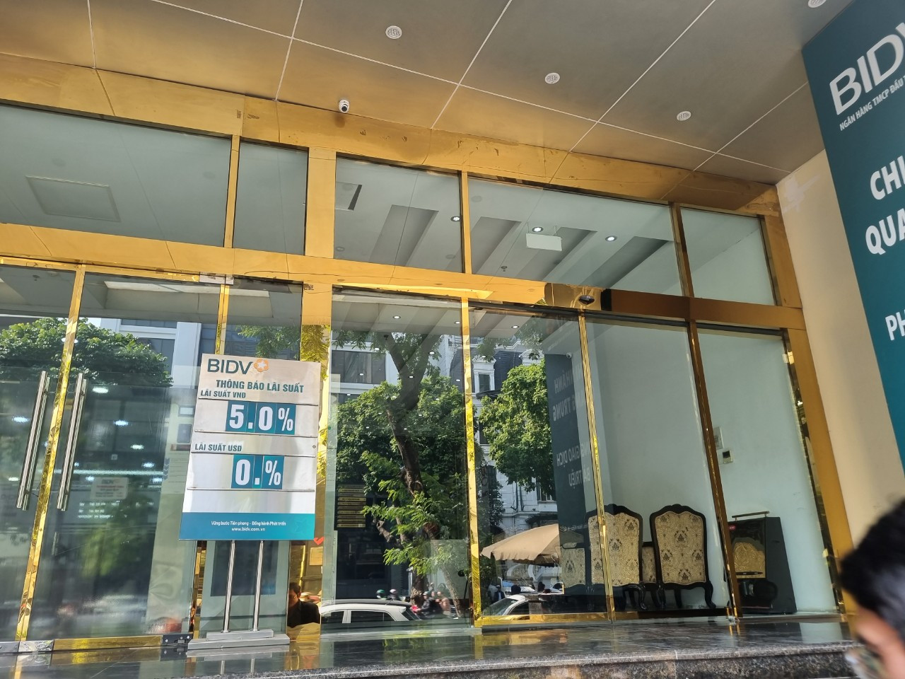 Lãi suất huy động ngân hàng liên tục giảm dù gần hết năm 2023 (ảnh: Ngọc Mai).