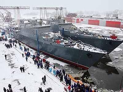 Nga sẽ khởi đóng 2 tàu hộ tống tên lửa Gepard-3.9 theo hợp đồng thứ 2 cho Việt Nam vào ngày 24/9 tới. Trong ảnh 2 chiếc tàu hộ tống tên lửa Gepard-3.9 thuộc hợp đồng thứ nhất đã được bàn giao cho Việt Nam vào năm 2011