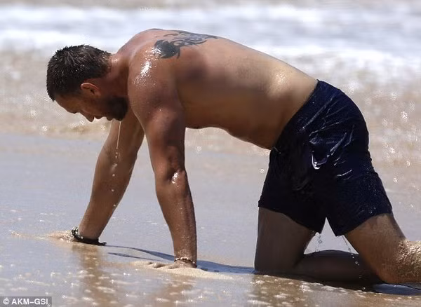 Bạn trai của Heidi cũng khá kiệt sức sau khi cứu được một vú em khác. Bạn trai của Heidi cũng khá kiệt sức sau khi cứu được một vú em khác